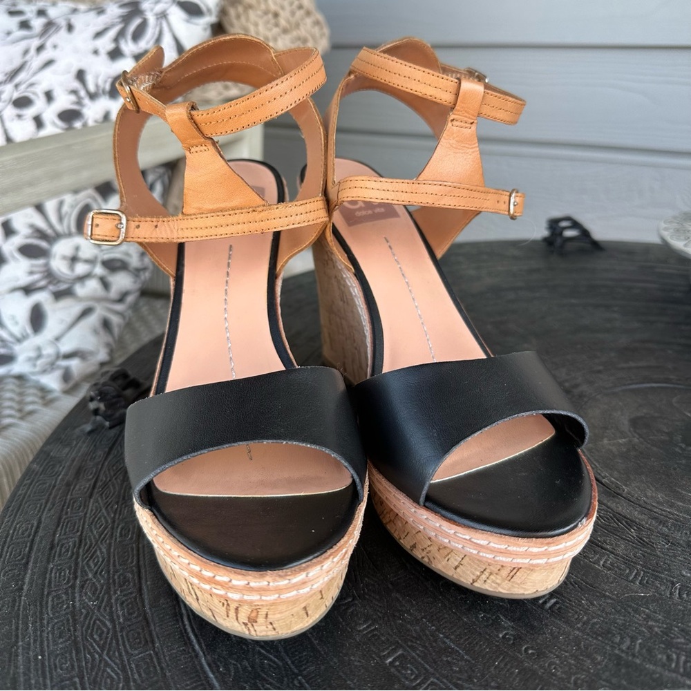 DV by Dolce Vita Women's Black and Tan Wedge Sandals Size 7.5
